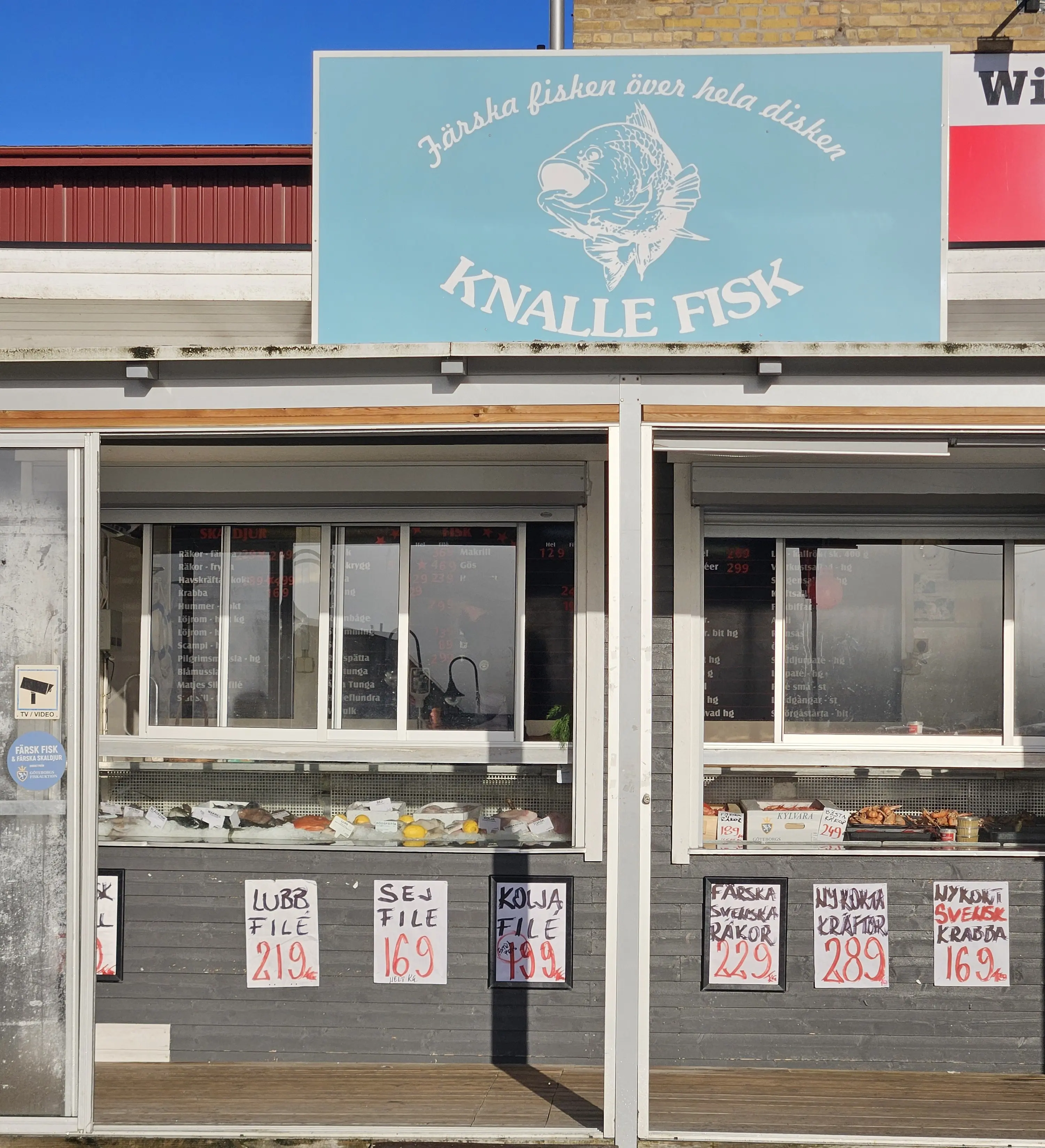 Knallefisks butik i Skene med skylten Färska fisken över hela disken